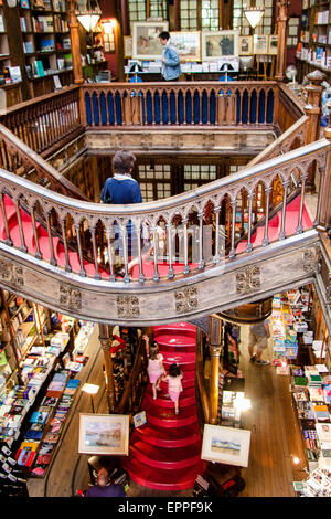 Berühmte verzierten "Buchhandlung Lello" (Livaria Lello) im Zentrum von Porto.  Porto, auch bekannt als Porto ist die zweitgrößte Stadt in P Stockfoto