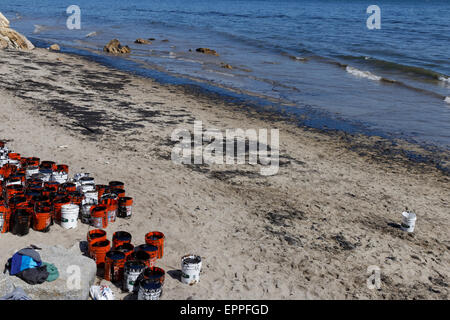 Ölpest in der Nähe von Refugio State Beach in Santa Barbara County, Kalifornien USA Stockfoto