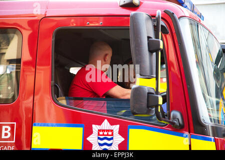 LONDON - 9. APRIL: Die Feuerwehr besuchen Notfall in Tottenham am 9. April 2015 in London, England, UK. Londons Feuer ein Stockfoto