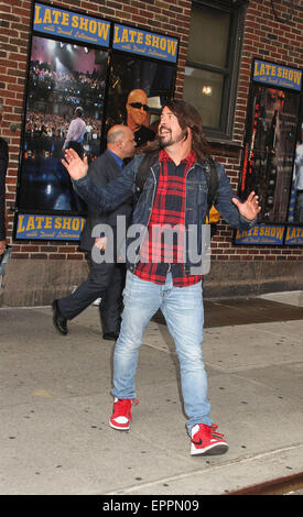 New York, New York, USA. 20. Mai 2015. Sänger/Musiker DAVE GROHL von den FOO FIGHTERS besucht die letzte Aufzeichnung der 'The Late Show with David Letterman"in der Ed Sullivan Theater statt. Bildnachweis: Nancy Kaszerman/ZUMAPRESS.com/Alamy Live-Nachrichten Stockfoto