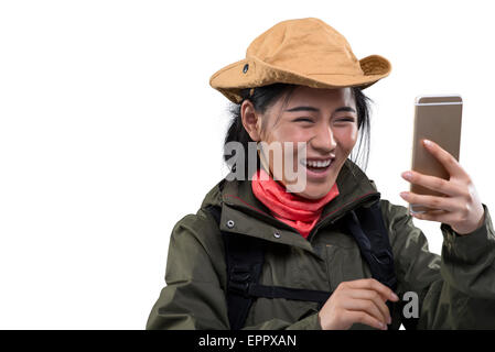 Junge weibliche Bergsteiger machen Selfie auf smartphone Stockfoto