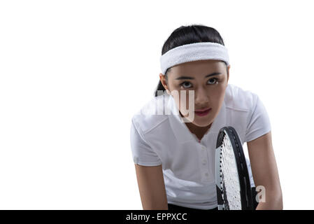 Junge Tennisspielerin, die im Spiel bereit Stockfoto