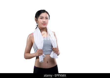 Junge Sportlerin Schweiß vom Gesicht wischen Stockfoto
