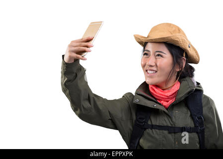 Junge weibliche Bergsteiger machen Selfie auf smartphone Stockfoto