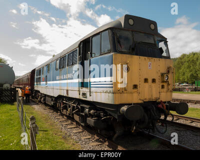 Vintage Diesellokomotive "Athena" am Peak Bahn Museumsbahn, Rowsley, Matlock, Derbyshire, Großbritannien Stockfoto