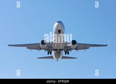 Air Europa Boeing 737 - 85P im Flug wie von unten gesehen Stockfoto