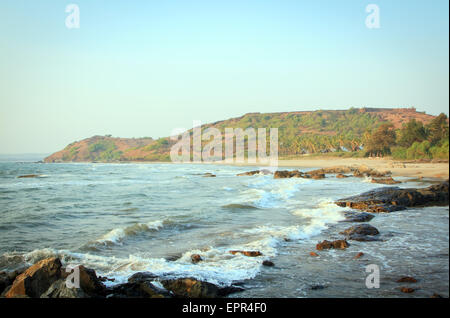 Blick auf die Küste des Ozeans. Schönen Ufer des Indischen Ozeans Stockfoto