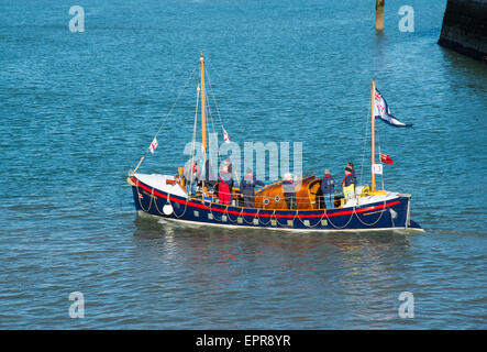 Ramsgate, Kent, UK. 21. Mai, 2015.former Aldeburgh Rettungsboot und Veteran der Dunkirk Evakuierung Ramsgate Royal Harbour für Dünkirchen Vormittag verlassen. Bildnachweis: Paul Martin/Alamy Live-Nachrichten Stockfoto