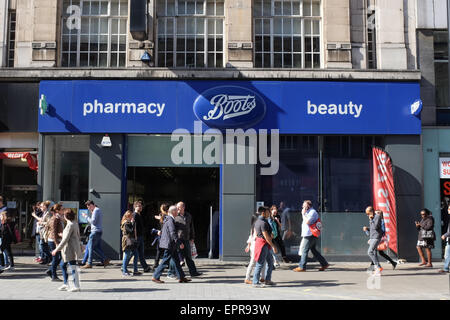 Stiefel auf der Oxford Street in London, England. Stockfoto