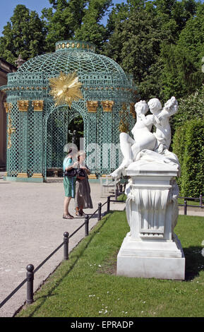 Spalier Arbeit Gärten Sans Souci Palast, Potsdam Stockfoto