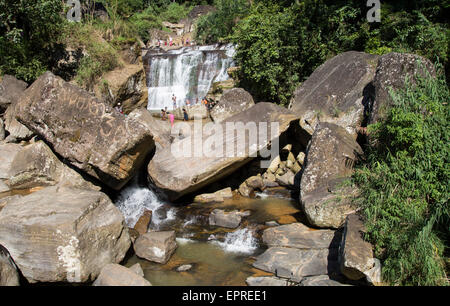 Wasserfälle auf Ramboda Oya Fluss, Ramboda, Nuwara Eliya, Central Province, Sri Lanka, Asien Stockfoto