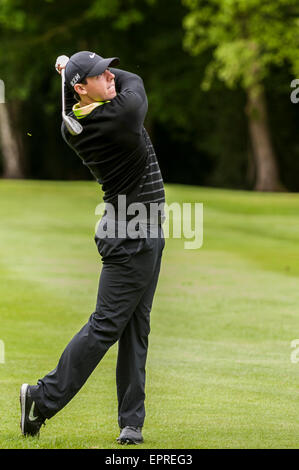 London, UK. 20. Mai 2015.  Weltweit die Nummer eins, Rory McIlroy, auf dem Fairway während der BMW PGA Championship 2015 pro-am im Wentworth Club, Surrey. Bildnachweis: Stephen Chung / Alamy Live News Stockfoto