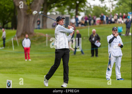 London, UK. 20. Mai 2015.  Joey Barton, Queens Park Rangers Fußballer, abschlägt während die BMW PGA Championship 2015 pro-am im Wentworth Club, Surrey. Bildnachweis: Stephen Chung / Alamy Live News Stockfoto