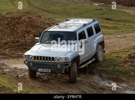 Hummer H3 fahren abseits der Straßen Stockfoto