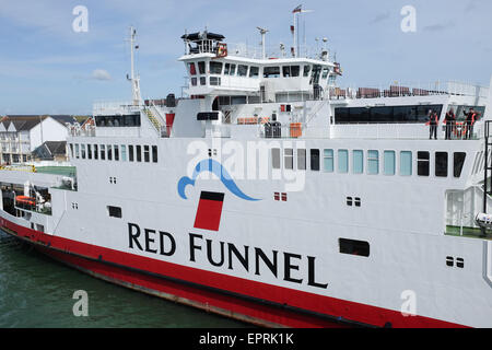 Red Funnel Fähren, die Segel zwischen Southampton und Cowes auf der Isle Of Wight, U.K Stockfoto