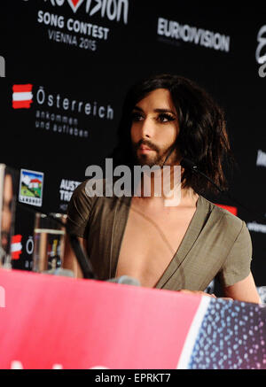 Wien, Österreich. 21. Mai 2015. Letzten Sie Jahr Sieger Conchita Wurst besucht eine Pressekonferenz der 60. Eurovision Song Contest (ESC) in Wien, am 21. Mai 2015. © Qian Yi/Xinhua/Alamy Live-Nachrichten Stockfoto