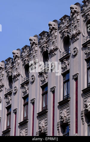 Jugendstil-Dekorationen in der Albert Street (Lettisch: Alberta Iela) bekannt für seine Wohnung Jugendstilbauten, viele von ihnen entworfen von dem Architekten Mikhail Eisenstein in der alten Stadt Riga Hauptstadt der Republik Lettland Stockfoto