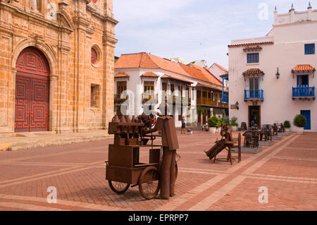 Moderne Straßenkunst in Plaza San Pedro Claver, Cartagena, Kolumbien, Südamerika Stockfoto