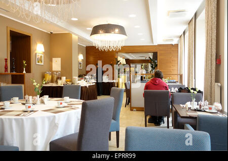 Blick auf den Speisesaal des Hotel Astor in der alten Stadt Riga Hauptstadt der Republik Lettland Stockfoto