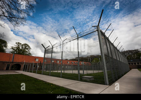 Im freien Platz mit Zaun und Stacheldraht Gefängnismuseum in Veenhuizen in den Niederlanden Stockfoto