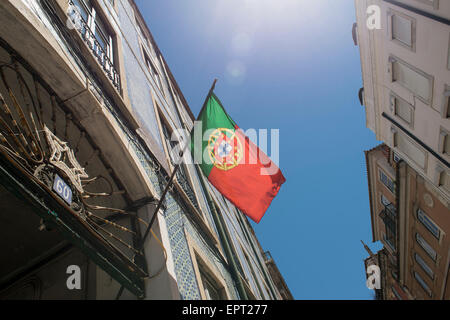 Die Flagge von Portugal oder Bandeira de Portugal ist die Nationalflagge der portugiesischen Republik. Stockfoto