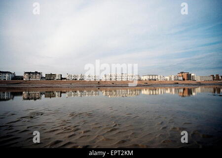 AJAXNETPHOTO. WORTHING, ENGLAND. -MEER - VON SEAWARD AN DEN NIEDRIGEN GEZEITEN GESEHEN. FOTO: JONATHAN EASTLAND/AJAX REF: 83008 27 23 Stockfoto