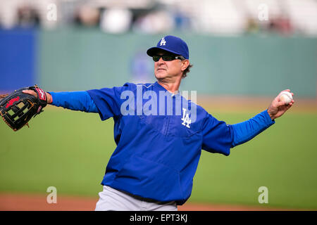 San Francisco CA. 20. Mai 2015. Los Angeles Dodgers Manager Don Mattingly (8) vor dem MLB Baseball-Spiel zwischen den Los Angeles Dodgers und den San Francisco Giants im AT&T Park in San Francisco CA. Die Riesen besiegt die Dodgers 4-0. Damon Tarver/Cal Sport Media/Alamy Live-Nachrichten Stockfoto