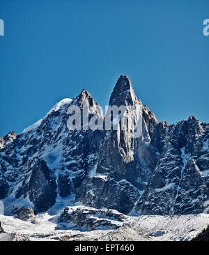 Schneebedeckte Berge in den französischen Alpen, Aiguille du Dru, Mont Blanc Massif, Haute-Savoie, Rhône-Alpes, Frankreich Stockfoto