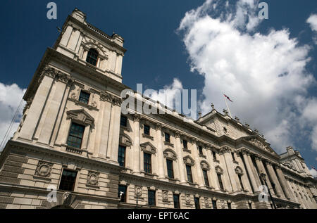 H M Treasury von der Westminster Bridge, London Stockfoto