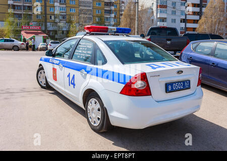 Russische Patrouillenfahrzeug der staatlichen Inspektion der Automobil während die traditionelle jährliche Zusammenkunft von Biker Stockfoto