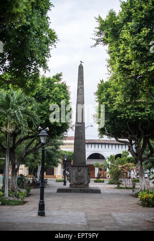 WASHINGTON DC, USA - ein Stein Obelisk Denkmal zu Nicaraguanischen dichter Rubén Darío (Félix Rubén García Sarmiento), die im Jahr 1966 anlässlich des 50. Jahrestages seines Todes installiert wurde. Parque Central ist der Hauptplatz und dem historischen Zentrum von Granada, Nicaragua. Stockfoto