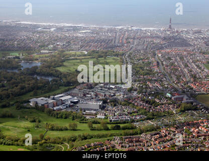 Luftaufnahme von Blackpool Victoria Krankenhaus & Blackpool Tower, Lancashire, UK Stockfoto