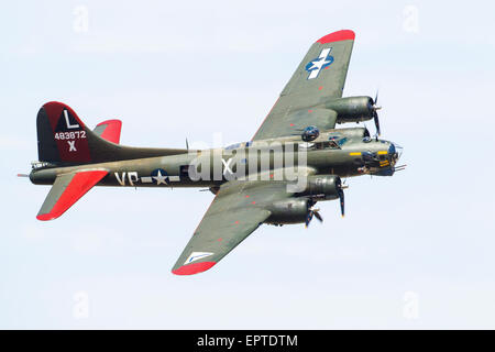 Eine Boeing B-17G-95-DL Flying Fortress/PB-1W in Texas Raiders-Flugschau Stockfoto