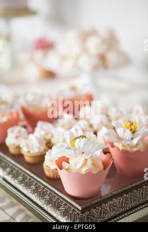 Nahaufnahme der Cupcakes bei Hochzeit, Toronto, Ontario, Kanada Stockfoto