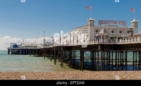 Blick auf das Brighton Marine Palace und Pier oder aka Palace Pier, ein Vergnügen Pier in Brighton, East Sussex, England, UK. Stockfoto