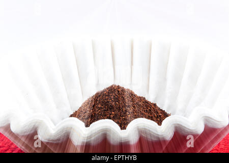 Frischen Kaffeesatz bereit für morgen gebraut werden Ruck Koffein Stockfoto