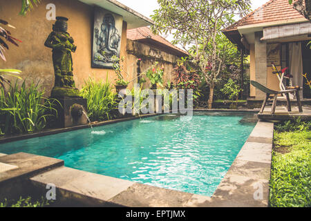 Einen kleinen privaten Pool in ein Haus in Bali, Indonesien. Nur zur redaktionellen Verwendung Stockfoto