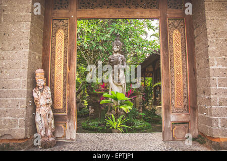 Schöne hinduistische Feste in Bali, Indonesien. Stockfoto