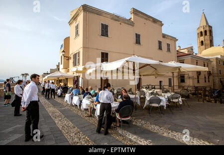 Restaurant bei Nacht Alghero Sardinien Italien Stockfoto