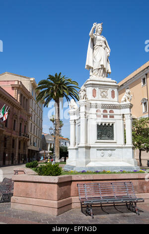 Denkmal für Eleonora von Arboria [Heroin der sardischen Unabhängigkeit] zentrale Oristano Sardinien Italien Stockfoto