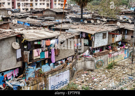 Mumbai Indien, Dharavi, Kumbhar Wada, Slum, Shanties, hohe Bevölkerungsdichte, Armut, niedriges Einkommen, arm, Indien150228057 Stockfoto