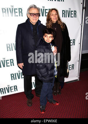 Premiere am Broadway ist der Fluss am Circle in Square Theatre - Ankünfte.  Mitwirkende: Harvey Keitel, Daphna Kastner Keitel, Roman Keitel wo: New York, New York, Vereinigte Staaten von Amerika bei: Kredit-16. November 2014: Joseph Marzullo/WENN.com Stockfoto