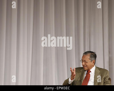 Tokio, Japan. 22. Mai 2015. Der ehemalige malaysische Premierminister Mahathir Bin Mohamad Addressses der 21st International Conference on die Zukunft Asiens in Tokio, 22. Mai 2015. Die zweitägige Konferenz, Thema "Asien über 2015 hinaus: das Streben nach dauerhaftem Frieden und Wohlstand", wurde am Donnerstag eröffnet. © Stringer/Xinhua/Alamy Live-Nachrichten Stockfoto