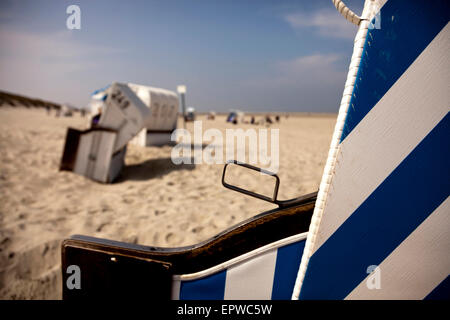 Strandkorb - Strandkörbe am Hauptstrand, Osten Ostfriesischen Insel Spiekeroog, Niedersachsen, Deutschland Stockfoto