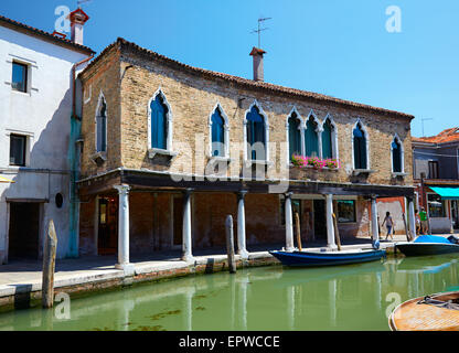 Blick auf Kanal Rio dei Vetrai und Böschungen dei Vetrai in Murano, Italien Stockfoto