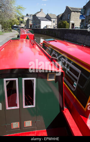 Stadt von Skipton, England. Malerischen Frühling Ansicht des Ortsverbandes Thanet der Leeds, Liverpool Canal. Stockfoto