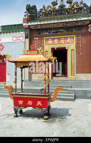 Dh Tin Hau Tempel PO TOI HONGKONG chinesische Tempel Eingang joss stick Räucherstäbchen urn Brenner taoistischen außen Taoismus Stockfoto