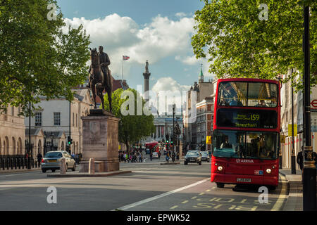 Sonnigen Nachmittag auf Whitehall, London, England. Stockfoto