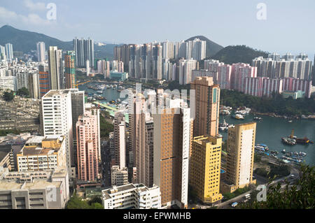 Dh Zinn Wan Wohnungen ABERDEEN HONG KONG Blick auf Wolkenkratzer Hafen Aberdeen und Ap Lei Chau Gebäude dicht Stockfoto