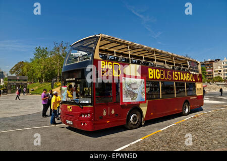 Istanbul Big Bus oben offenen Doppeldecker-Tourismus-Bus am Taksim-Platz, Istanbul, Türkei. Stockfoto